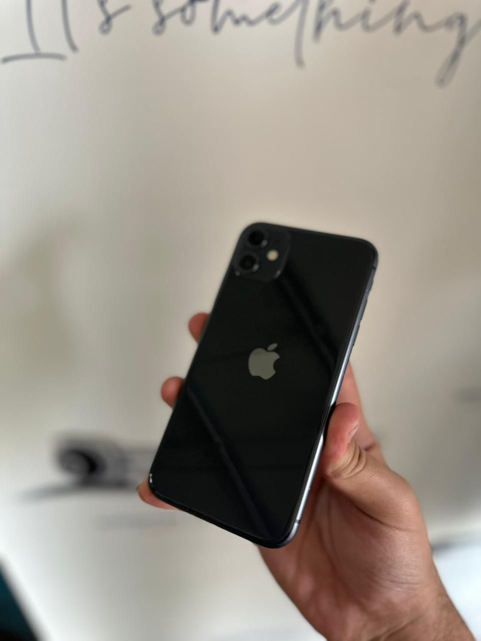 ايفون 11  عادي 

لون BLAK🖤
بطاريه 75
ذاكره 128
جهاز وتر وما مبدل اي قطّعه 
سعر 210 
مكاني بغداد 
لل تواصل ***********
