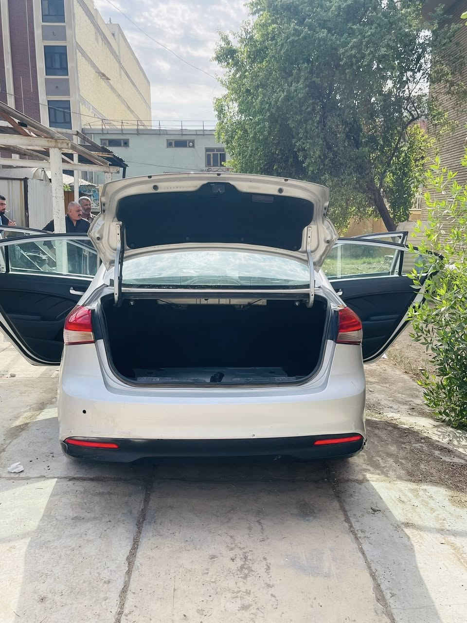 فورتي 2018 حادث خلفي بدون اي دواخل كما موضح بالسونار المرفق السعر 120 متواجد
***********
