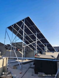 منظومة شمسية • ٤ لوحات ٥٥٠واط • بطاريتين ٢٠٠أمبير