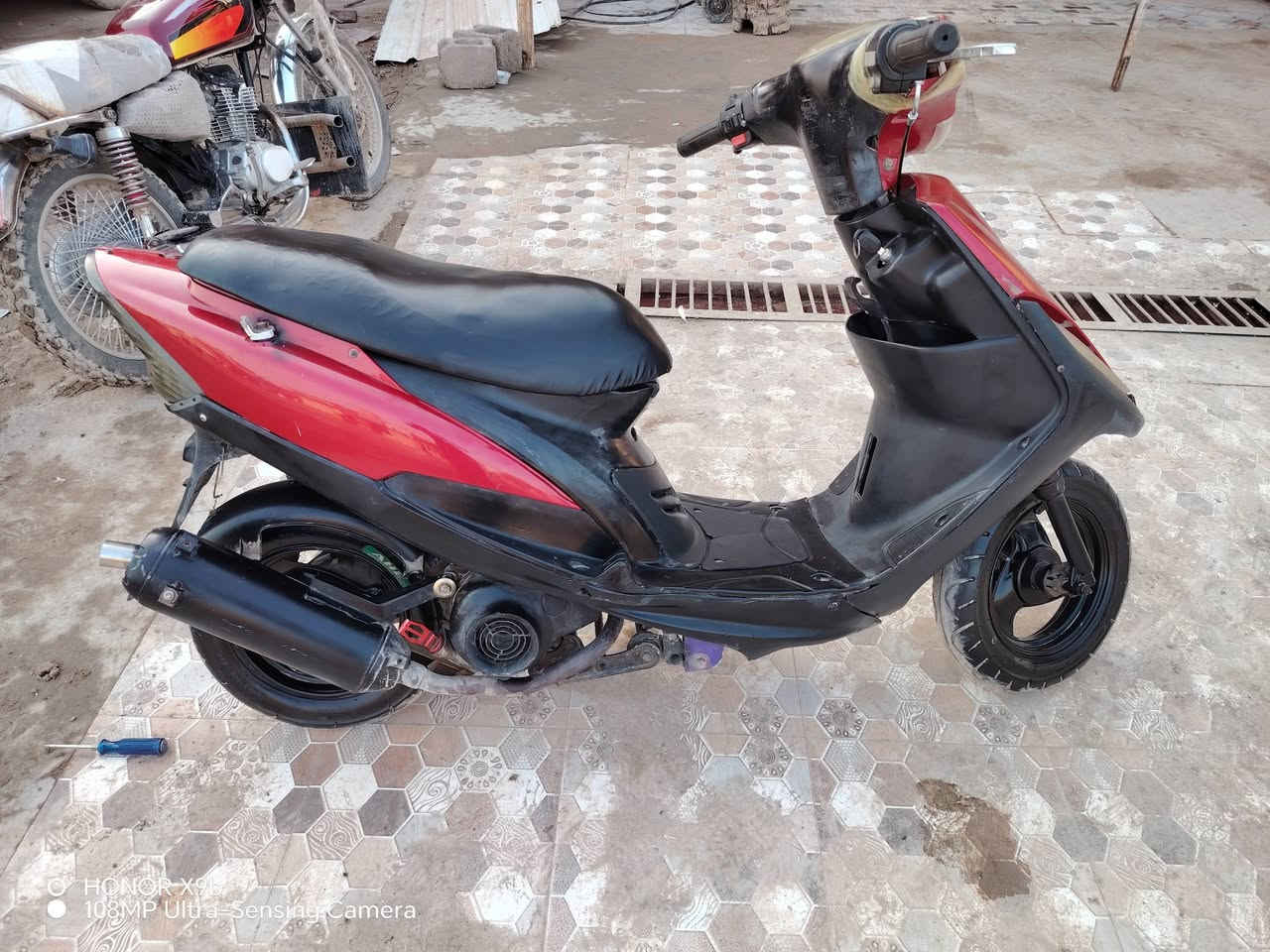 دراجه ماكس عدله للبيع كامله م̷ـــِْن كلشي مابيها نقص
شاصي رياضي صلنصه رياضي. تخم تاير جديد السعر 400وبيها مجال حك الجيه مكاني بعقوبه الرحمه 
يرموك الآۆلْ للتواصل ***********. متواجد واتساب
