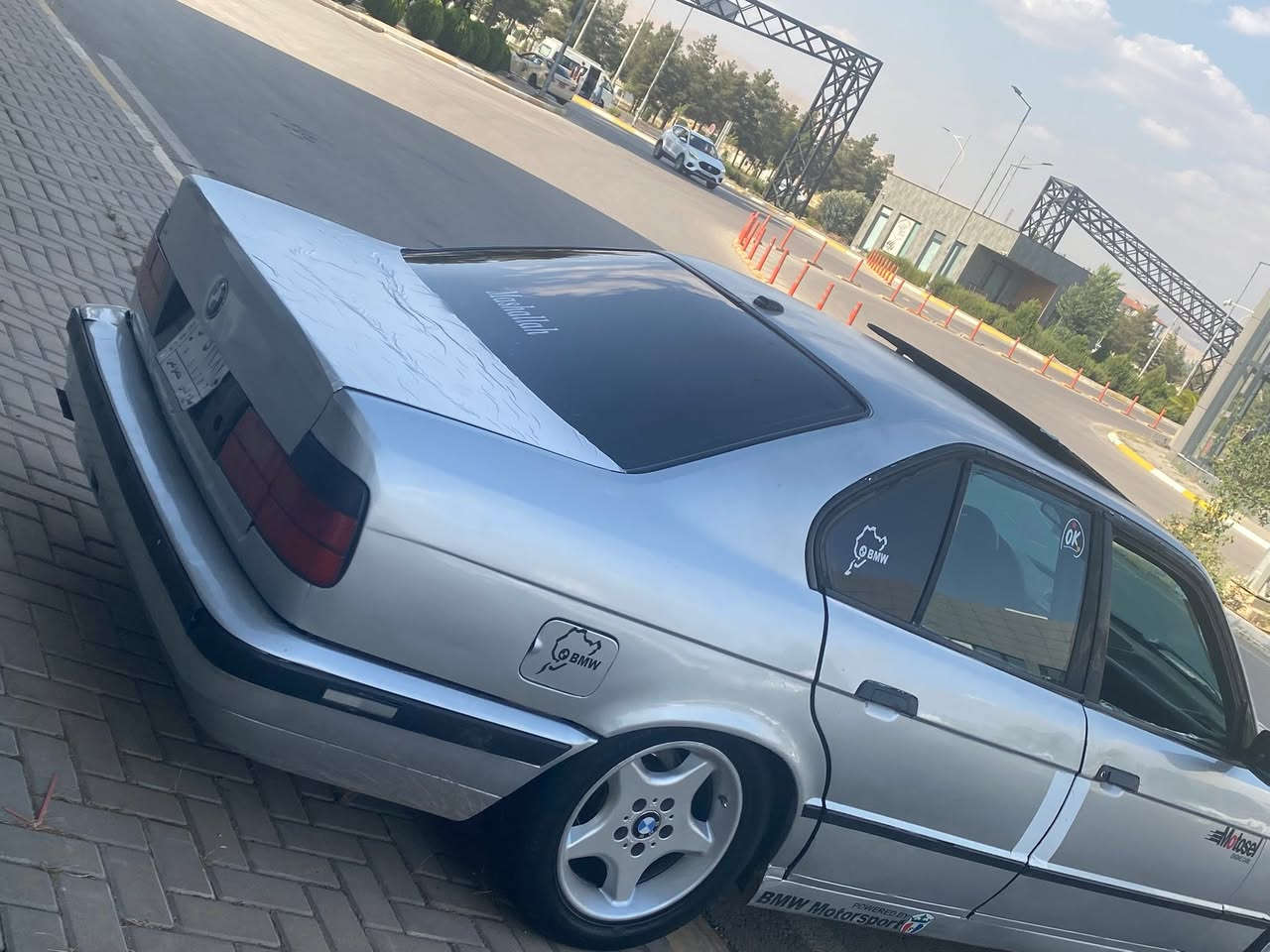 Bmw E 34
***********
***********
مەکینە ٥٢٠ کەپس
مۆدێلی ١٩٩٢
نرخەکەی ١٥ گەڵا💵💵
کتابی واجیهەی هەیە
ئەدەمێ ماڵی کەس نەبێ
پارەی کەسی تیا نەبێ
پێشو دوای کەپسە
دەعمو لێدراوی نیە
سڵاید
کارەبای زۆر مەزبوتە
گێڕو مەکینەی بەشەرتی
١٠٠ فیتەر
تەقەو ڕەقەی زۆر مەزبوتە
گێڕو مەکینەو ئەکسلی بەشەرت
گلۆپی نای گێچ
گێچی حەماوە و فڕەی کرن
تەجیلو مکەبەرەی خۆش
٤ تایەو ویلی باشی لەژێرە
لە سلێمانیم
نرخەکەی ١٥ گەڵایە
پارەی داوێکە
***********
***********
