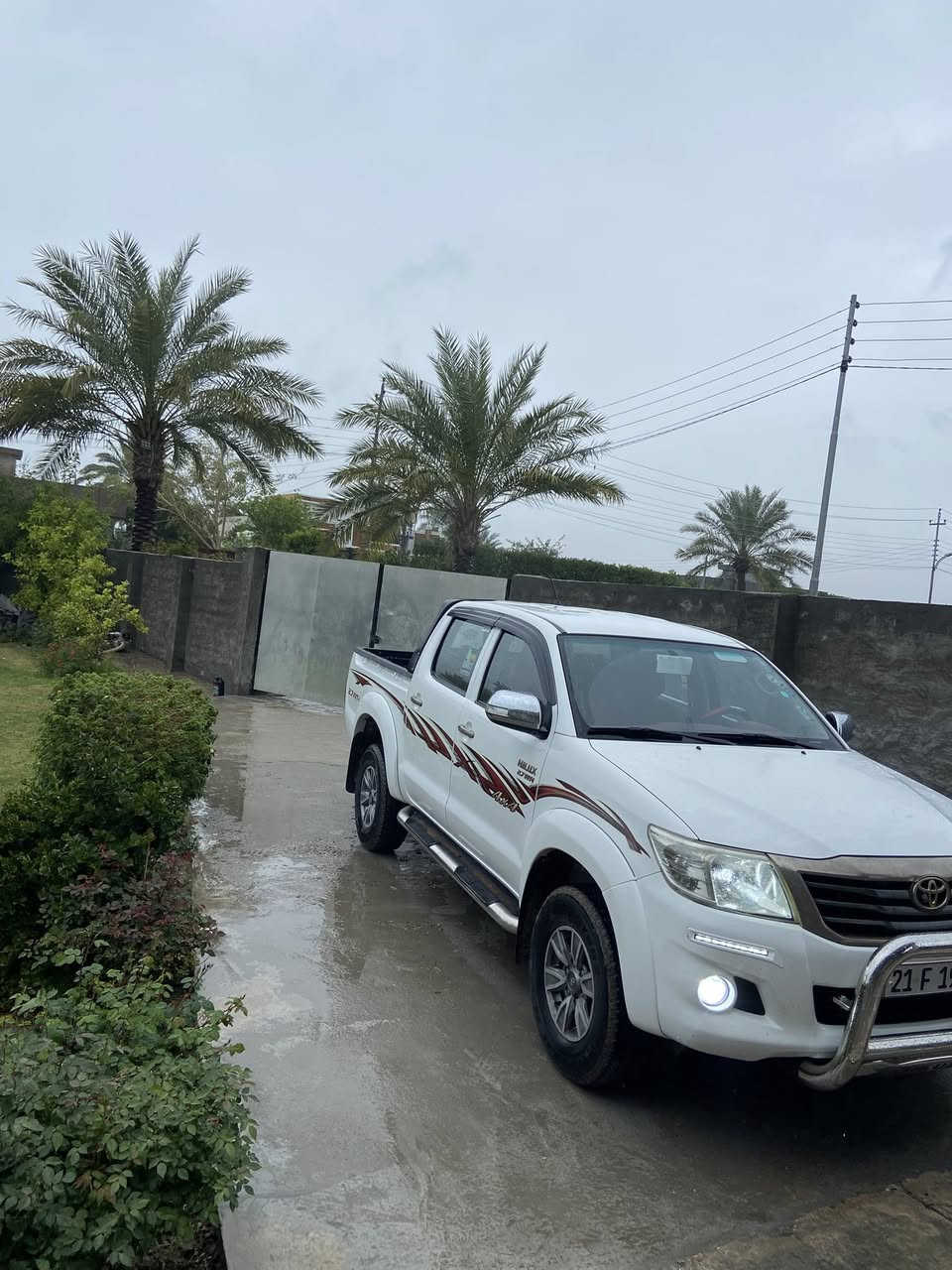 السلام عليكم
بيك اب تيوتا فور ويل كير عادي 

موديل 2014 سعودي 

رقم سليمانيه تحويل مباشر 

مكفوله عدا بارد قليل بالباب الخلفي 

ماشية 180 الف محرك وكير وصدر مكفول كفاله عامه بدون فتح 

مكاني اطراف بغداد منطقه ابراهيم بن علي 

السعر 220 ورقه وبيها مجال 

الاستفسار ***********
