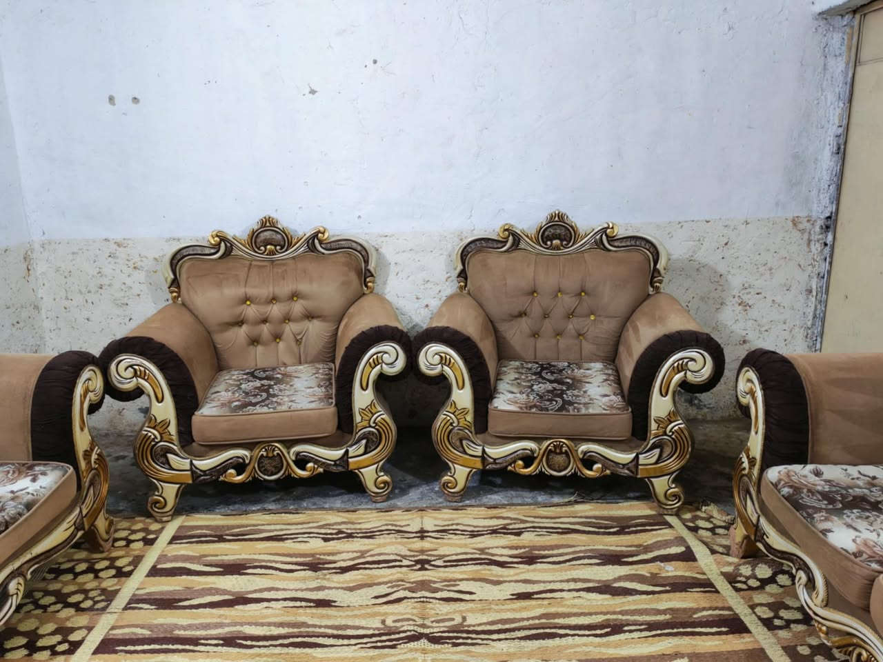 تخم ملكي تركي 7 مقاعد منادر متحركه خشب زان حيل نضيف مابي اي ضرر السعر 235 وبي مجال العنوان الكاضميه يوجد توصيل بكروه ***********
