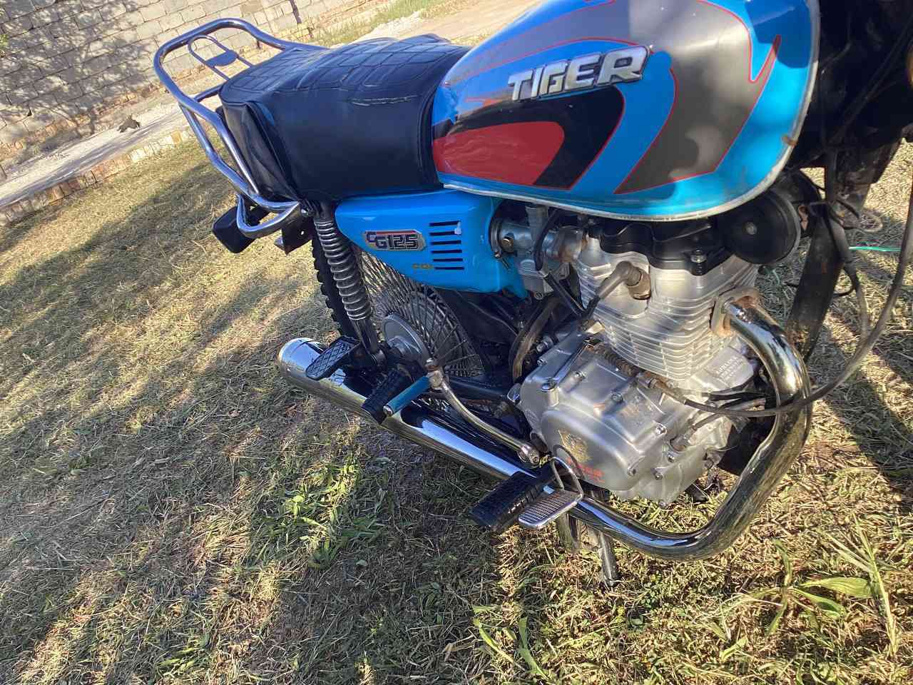 سلام عليكم دراجه تايگر 2021 الدراجه جديده وما مفتوحه  كهربائياته شغاله مكفوله عنواني ديوانيه دغاره السعر ٤٩٠ للأستفسار ***********
