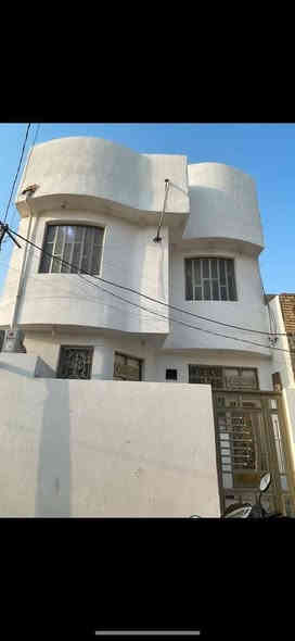 بيت مساحة 83 متر اقرار محكمه  
العنوان حي الذهب خلف طاقة حي الحسين قرب سوق الصيادين 5 دقايق عن مؤسسه الميالي 
 يتكون من طابقين 
الاول  براني وصاله ومطبخ وصحيات 
الطابق الثاني غرفتين مع صحيات 
كونكريت مسلح للطابقين 
السعر 62 مليون 
للتواصل ***********
