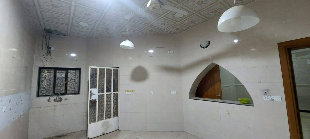 اسعد الله اوقاتكم احبتي ❤️
توفر دارين سكن بناء طابوق درجه اولى 

العنوان /الزيتون منطقه حي المهدي 
كافة الخدمات متوفره ماي كهرباء مجاري تبليط اناره 

المساحة 200

كل بيت يحتوي
 على غرفتين 
ومطبخ
وصاله استقبال 
وديوانيه
وحمامات وصحيات داخليه وخارجيه 
وكراج يسع سيارة
 
نوع العقار طابو عراقي زراعي
السعر160 مليون وقابل للتفاوض 
للاستفسار/ ***********📞
