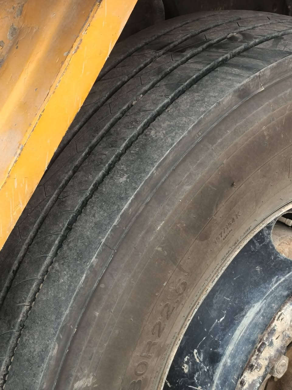هينو للبيع موديل 82 تخم تايرجديد محرك كير خير من الله رقم دولي سنوية تنكر ماء باسمي للاستفسار***********تكريت الخط السريع السعر85وبية مجال
