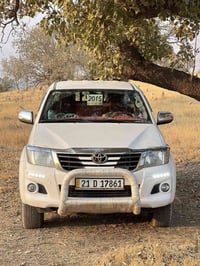 بۆ فرۆشتن TOYOTA HILUX 2015 سەید نەهرۆ بتڵ بۆ فرۆشتن سەیارەکە هەموو گی...