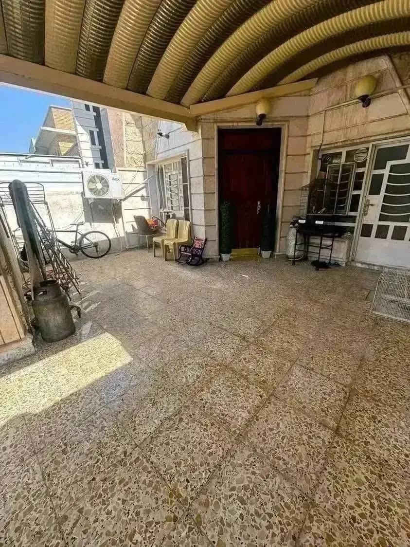 للبيع دار سكني
📐 المساحة: 113 متر
▪️ الواجهة: 6 متر

🏠 يتكون من:
 • 3 غرف نوم
 • صالة
 • مطبخ
 • 2 حمام
 • كراج سيارة

📍 الموقع: شارع المغرب – بالقرب من السفارة الإيطالية
📞 للتواصل: مكتب قصر المغرب للعقارات
📱 واتساب: ***********
