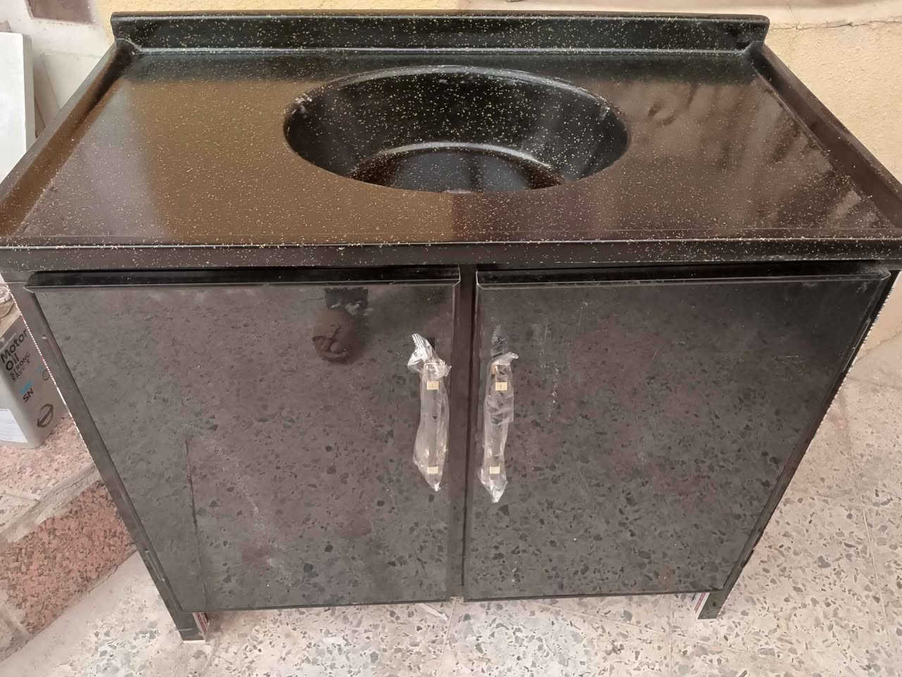 سنك متر مرمر جديد سعر 140 توصيل موجود جميع مناطق البصره حجز وتساب *********** شغل تزكام ومغلف بلاستيك من الداخل ضد الماء البصرة, العراق
