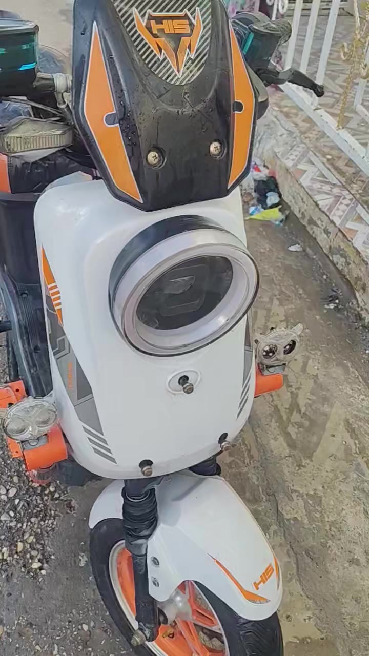 سلام عليكم  دراجه شحن للبيع سعرها 300 وبيها مجال دراجه شغاله العنوان الناصريه مدينه الصدر رقم الهاتف ***********
