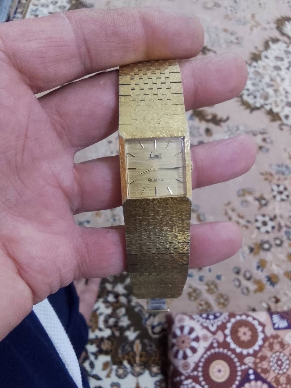 اللهم صل على محمد وال محمد الطيبين الطاهرين
ساعة سوار أصلية ابعاد 25*25 سيرها يلبس ايد ناعمة تفاصيلها داخل الصور سعرها 75 الف


**إذا كنت صاحب هذا الإعلان وتريد حذفه لأي سبب، رجاءا أرسل رسالة إلى الدعم الفني**