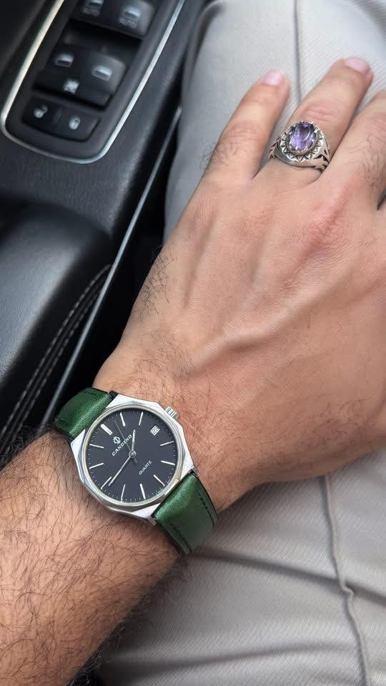 Made in Swiss 🇨🇭
كاندينو سويسري اصلي 
انتاج التسعينات 1990s
نظام التشغيل كوارتز 🔋
منفذ يومي
قطر 35
6 احجار
نضافة ممتازة جداً
السعر 85 الف


**إذا كنت صاحب هذا الإعلان وتريد حذفه لأي سبب، رجاءا أرسل رسالة إلى الدعم الفني**