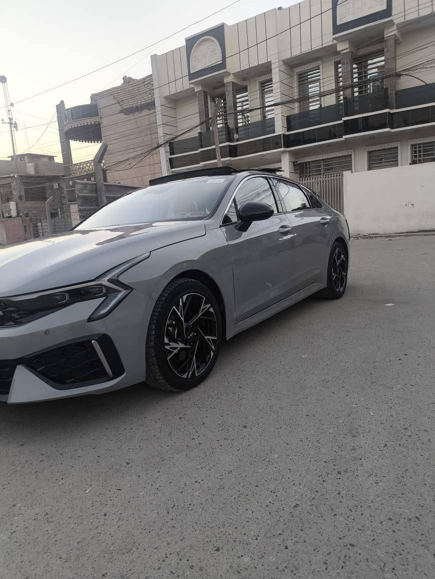 السلام عليكم كي فايف موديل 2025 GT LINE فول مواصفات مكينه 2500 سمارت نضامين جي دي اي و دوش كير 8 نمر AT السياره خير من الله حادث سطحي بدون دواخل لاشاصي ولا لغود والصور بالمنشور الون سمنتي مميز داخل احمر السياره ماشيه 20 السياره سعره كلش مناسب خابرني وتدلل المكان بغداد حي الإعلام رقم الهاتف ***********يوجد واتساب غير متواجد على فيسبوك
