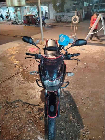 بولسر 21 للبيع مرقمة بأسمي تحويل ثاني يوم دراجه خير من الله مكينه وكير وكهربائيات كله شغال لا تنقيص ولا نضوح ولا تبخير ولا صوت بيها ملاحظات بصيطه المكان بغداد شهداء البياع السعر ب1700 وبيها مجال ***********
