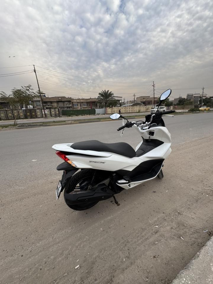السلام عليكم للبيع بيسي اكس جيل الثاني ياباني اصل دراجة بحالة الوكالة  مكينة 150 مواصفات حساس استان وتدفئة بل يدات حساس زدحام  بيهة مكينة اشك الكاع  ورقة مزاد اليابان موجودة دراجة جداً حلوة واحلة من الصور السعر مليونين و 150 / 2150   العنوان بغداد البلديات رقم ***********
