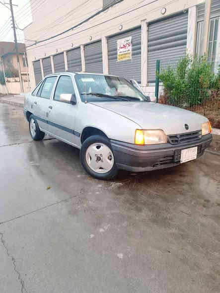 كديت صندوك موديل (1991) حجم (16) وايرمنية شغالة طخم امامي وخلفي جديد ويل كب شركة  صبغ بخ جمالية داخلها جديد سيار مال جناي ومال بيت سقف سلايت ستيرن بور قفل مركزي كيجات كلها شغاله ( كابون بانزين ) رقم نينوى الماني سنوية عظم ٢٠٢٩ شرط الوكالة وتحويل مكاني الأيسر السعر 30
 
 ‏‪0750 279 2404‬‏ اسيا ‏‪0777 468 6639‬‏
