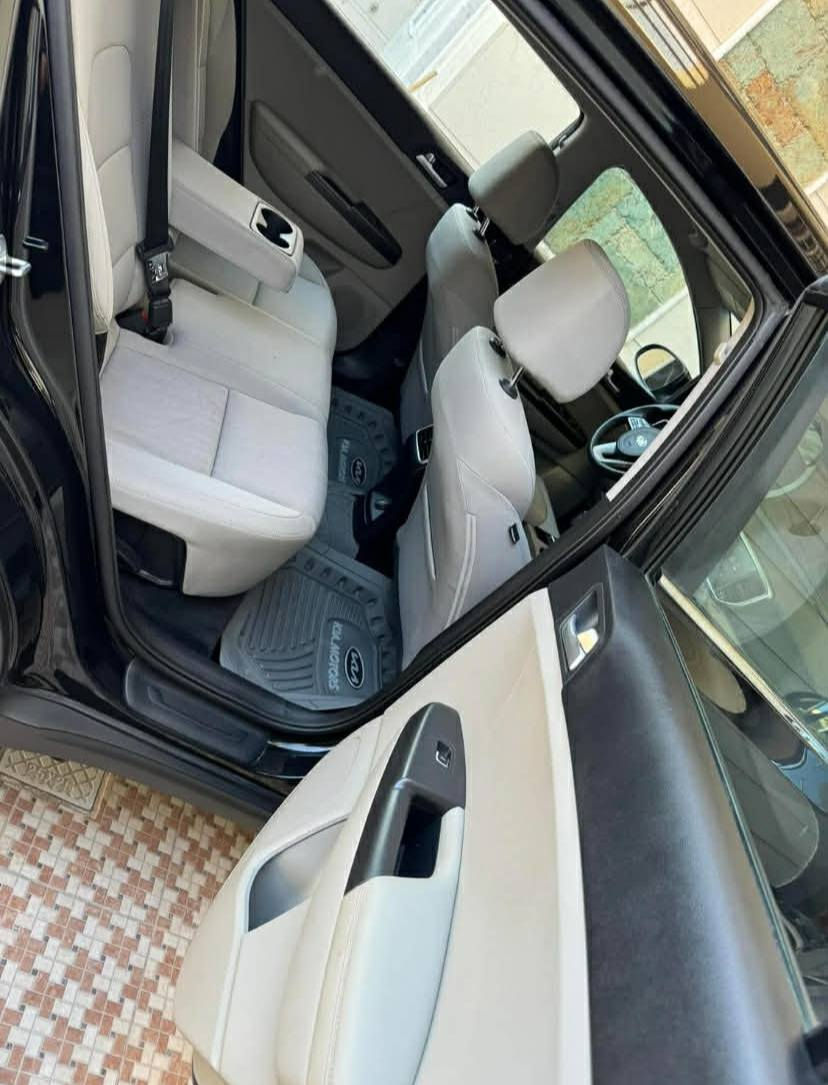 السلام عليكم
سبورتج موديل ٢٠٢٢ للبيع فقط وارد أمريكي حادثها جاملغ  امامي ومبدل بأصلي  ودعامية مبدلة أصلية.
السيارة بدون ايرباك
مواصفاتها LX يعني نص مواصفات (رادار امامي وكاميرا بلاديه وباقي المواصفات معروفة بالسبورتج.
ماشية ٩٥٠٠٠
رقم جديد بغداد باسمي 
وبيها تخم تاير جديد
وبطارية جديدة
صور الحادث  موجودة باصور
السعر الاتصال على الرقم
***********
او  بالواتساب
***********

السعر ١٩٥  قفل
