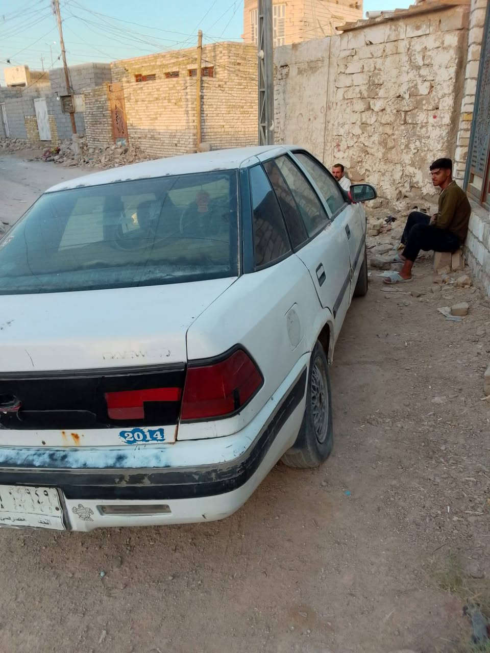 السلام عليكم سياره دايو للبيع مكينه وقير جدد حداديه جديده سياره جير مكينه بالنايلون بس هي قشرها شويه تعبان سعر 18 بيها مجال للشراي ينتصل وبيه خير ويتدلل سياره قشرها شويه تعبان ماكينه طابوقه استونه شاديها ***********
