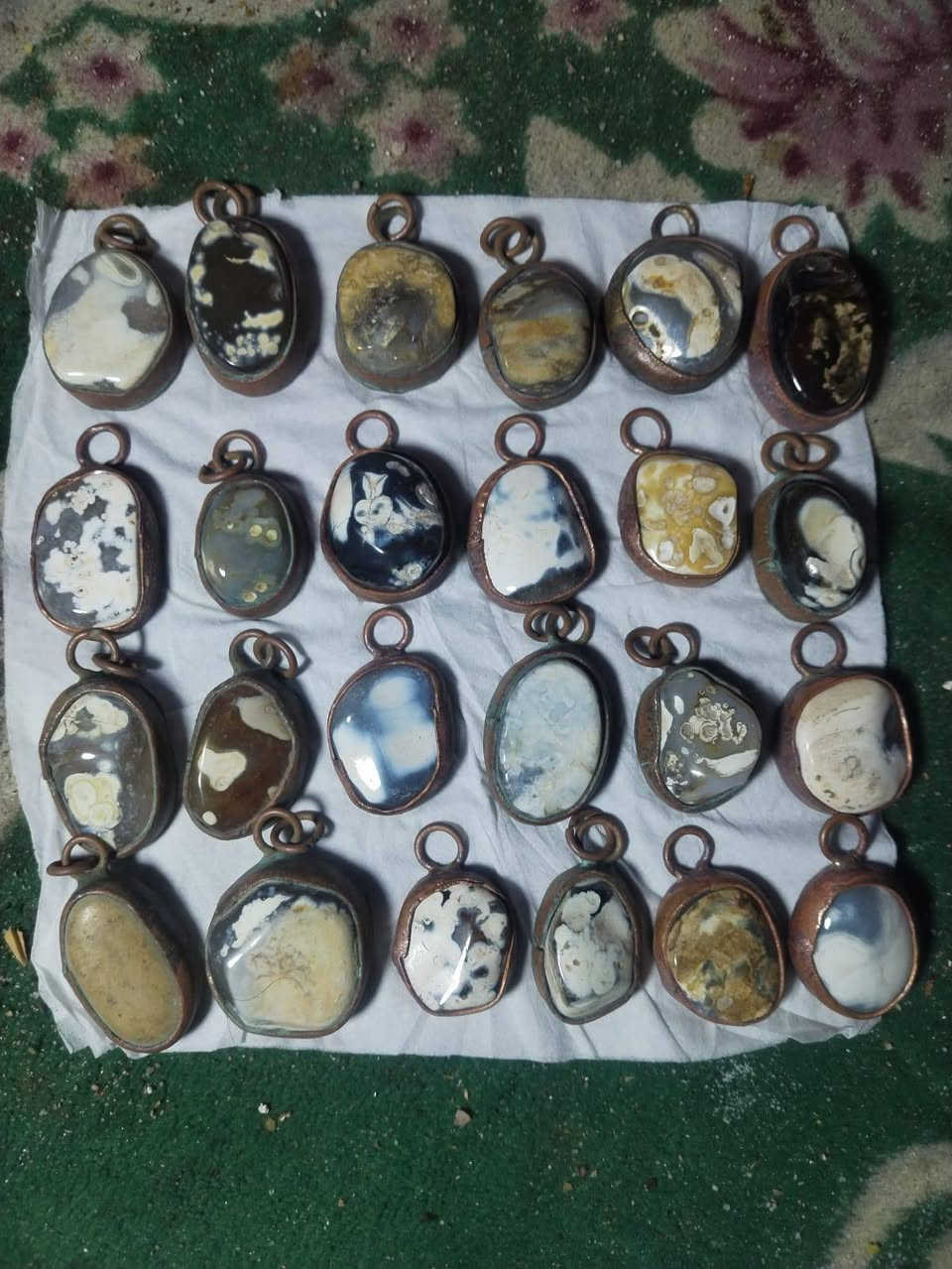 كلايد حجر الداودي المعطف سعر الكلاد٥ ٥٠٠٠ الاف جمله فقط لصحاب البيجات لناس على باب الله الفحص أمام المندوب يوجد توصيل لجميع المحافظات رقم الحجز الواتساب ***********
