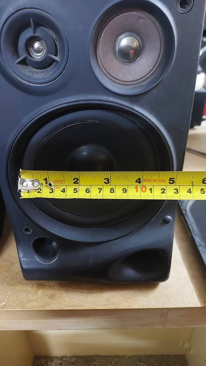 السلام عليكم.. عرض #2026023
سبيكرات JVC يابانية Mini HiFi speakers
القدرة 60W , الارتفاع 26cm, العرض 17cm، الووفر 5 inch
السعر 55 الف دينار عراقي و بيها مجال للطيبين أكيد 💖
متوفر التوصيل كل المحافظات.
Mustafa Electronics 
Audio , Video & Electronics
Whatsapp: ***********
