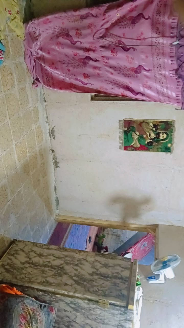 السلام عليكم
بيع مستعجل 
بيت طابو زراعي سند 25 مشمول بالتطويب 
المساحه 280 بناء 160 رباط كونكريت مسلح ارتفاع فوك الرباط خمسه سوف طابوك صبه 10 سانتيم 
موقع البيت خلف شقق الزيتون خدمات ماء كهرباء اناره ليليه بناء بلوك العفلوكي يحتوي ع غرف نوم عدد 2 كبار صالحه كبيره مطبخ صحيات براني نقص سقف ونقص ارظيه اي استفسار اتصل ***********
