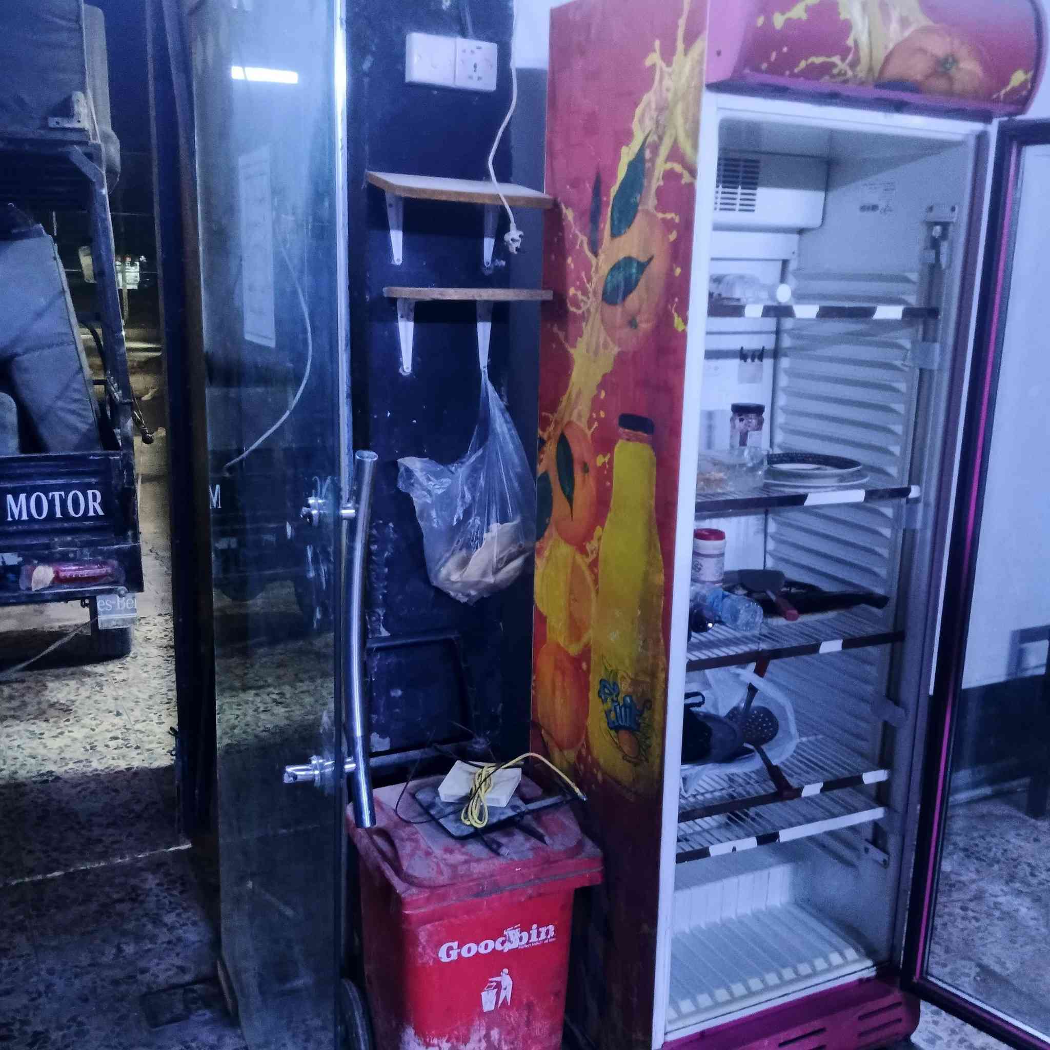 السلام عليكم
عارضه للبيع نضيفه جداً استخدام بسيط شرط الفحص 
العنوان بغداد السعر 350
تواصل واتساب ***********
