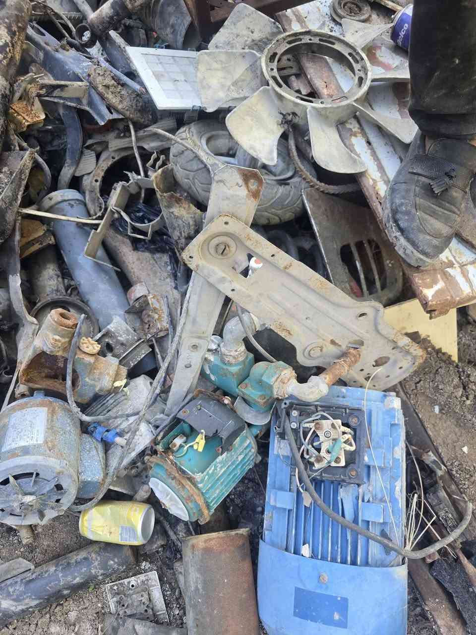 حديد للبيع مع موالدات مخبوط خبط ابيع شلع  مكان بابل ***********
