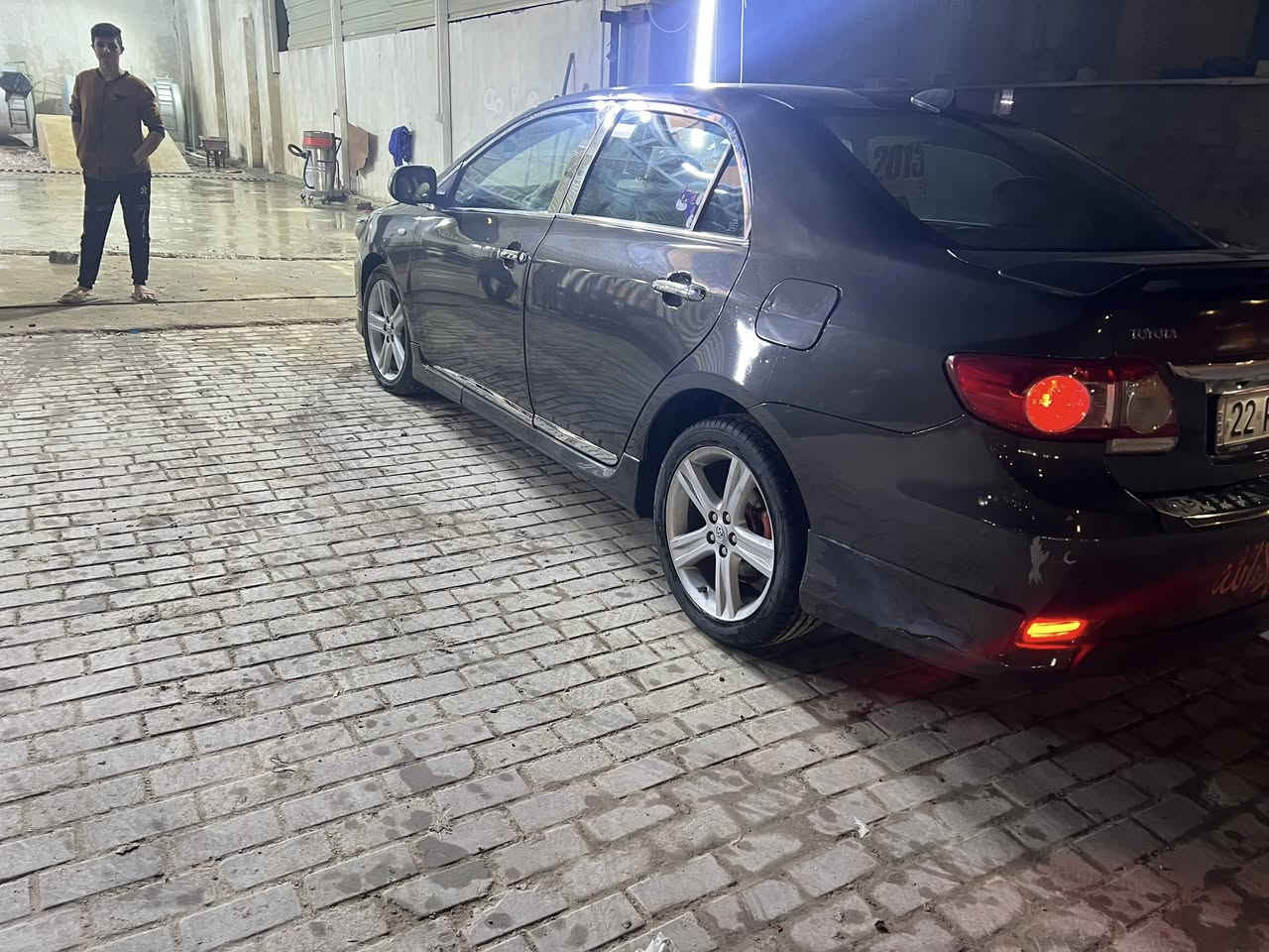 سلام عليكم كورلا 11 محدثة 13 خليجية سيارة مصبوغة صبغ عام  بعدها ما مبولشة بس مصبوغة بس شرط بس جمالية شرط السيارة مابيها معجون غير بلتكمة الكدام الايمنة شبرين بس باقي سيارة مابيها معجون ابد سيارة احلا من الصور بجثير رقم اربيل شرط أترابك 200 إذا مو 200 مرجوعة سعر 110 وبيها مجال بسيط (***********)
