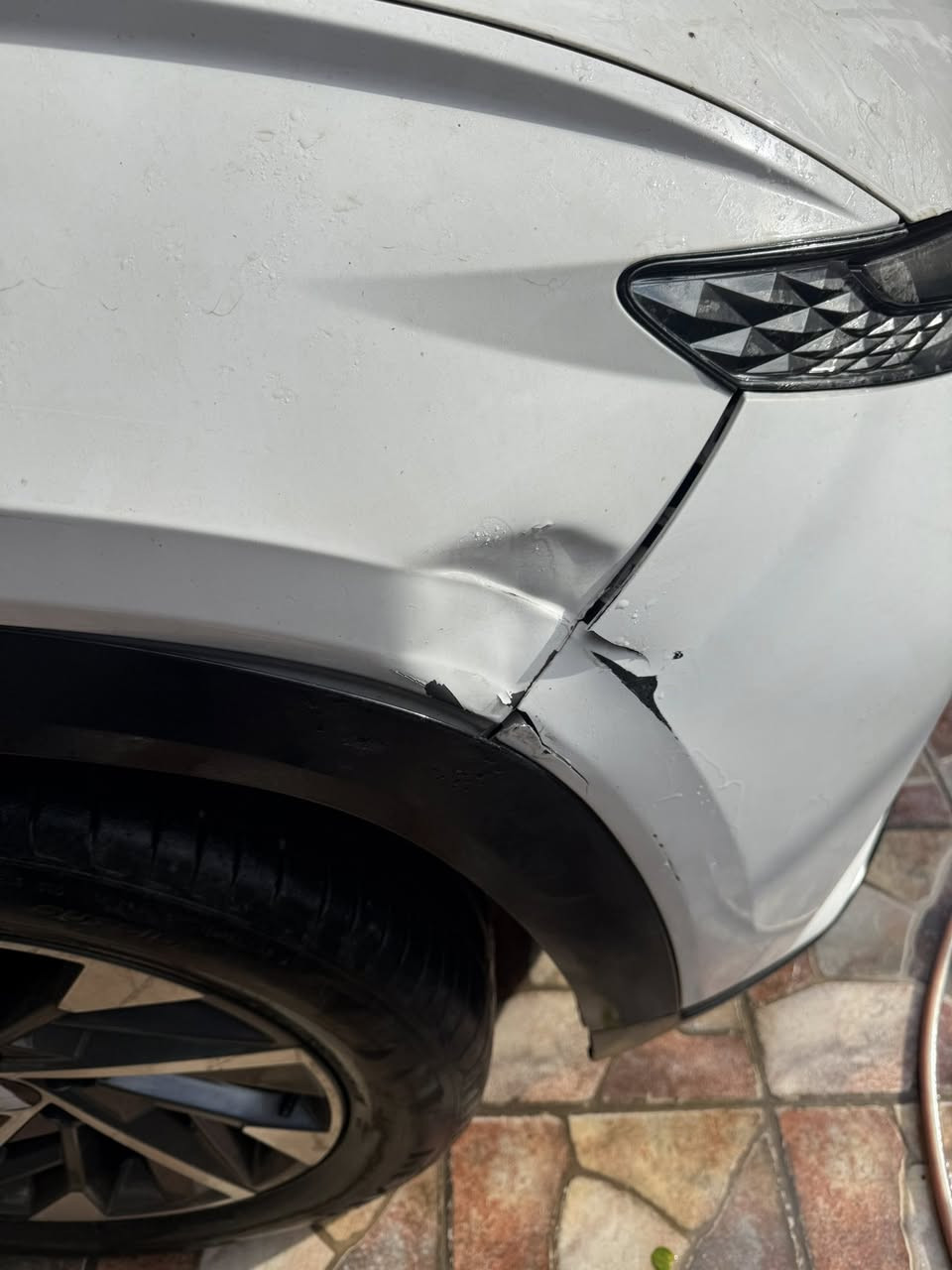 توسان 2023 
السياره ماشيه 9000 الف 
جديده جدا عدا  الصخه الموجوده في الجاملغ الامامي 
معروضه للبيع على وضعيتها 
المكان المنصور 
رقم الهاتف ***********
