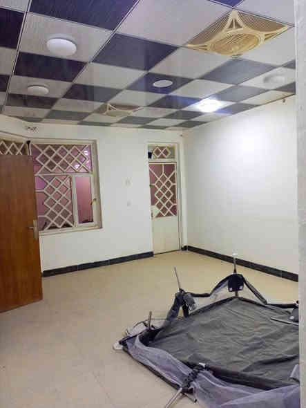 #دار_للايجار 📍 الموقع: #ام_الخيل_الأولى — خلف برج الأمراء
البيت ركن ومرتب وبناء حديث

📐 المساحة: 140 متر

⸻

الطابق الأرضي يتكون من:
 • غرفة
 • صالة
 • مطبخ
 • استقبال
 • صحيات
 • طارمة
 • خدمات أخر

الطابق الثاني يتكون من:
 • غرفتين
 • صالة

مكتب الماس للعقار والمقاولات العامة
 • موقع المكتب: نزلة حي المعلمين – قرب متوسطة الجزائر
 • رقم الهاتف: ***********
