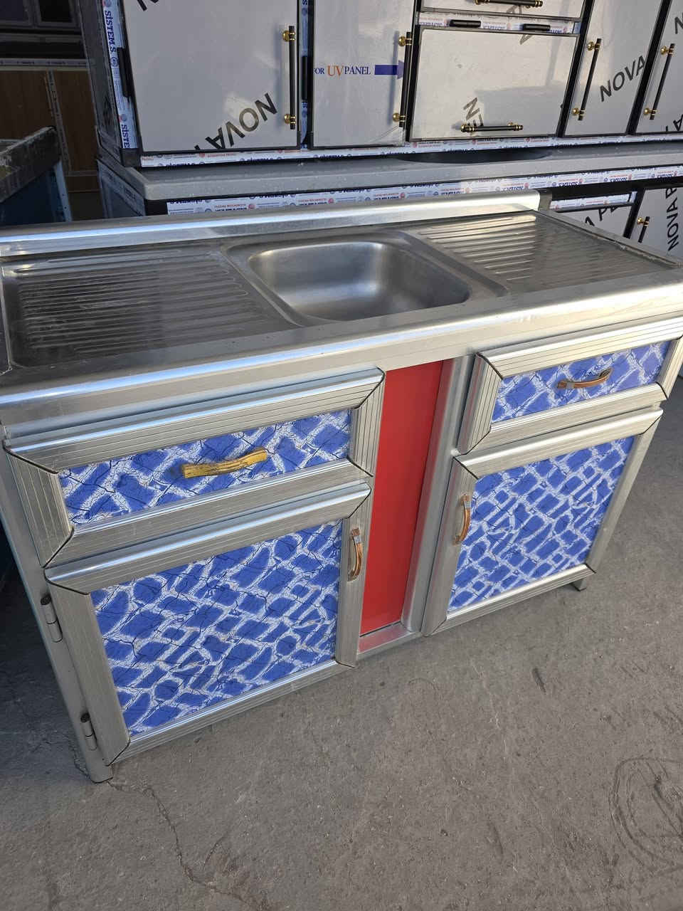 كاونتر متر وربع سنكي نضيف السعر ب95العنوان كربلاء حي العامل نهاية 🔚 السوق قرب جامع اهل البيت معرض بركات ال محمد عليهم السلام والتحيه هاتف 📞 ***********
