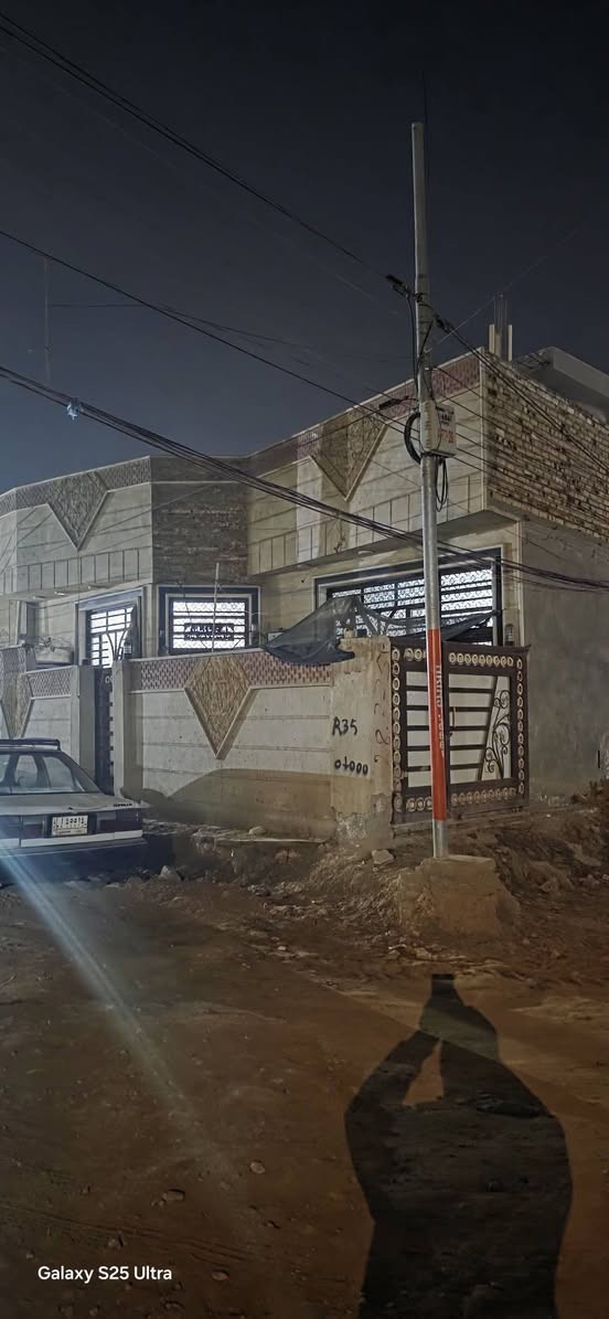 يباع  علئ المبادره خلف التجاري 140 متر الموقع مميز بالاستاذه الثانيه طابق واحد كما موضح بالصور /***********/بسمي البيت سنه البناء 2018 مقابل القبه الذهبيه من جهه الطابو الصرف وله مدخلين من شارع الكرينات عرض الشارع 13 م والمدخل الثاني عرض الشارع 10 م وللعلم البيت ركن قريب من مستشفه المستقبل ومحطه بانزين خانه شارع 80 وقريب من مول نون
