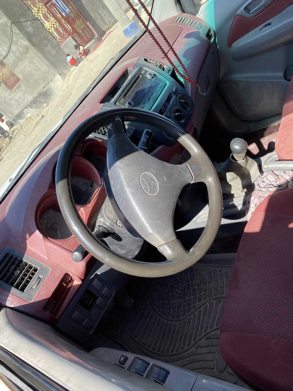 سلام  عليكم  بيك 2006  كفالة عامه بيهه  فخذه مبدله وبيهه صبغ هاذ بصور  الباقي  كفاله عامه  مكينه حلوه  ما تنقص تخم تايررات  العين تحكم عل صور مكاني بصره دير  سعر 115 بيه مجال حق جيه.   رقم تلفون ***********
