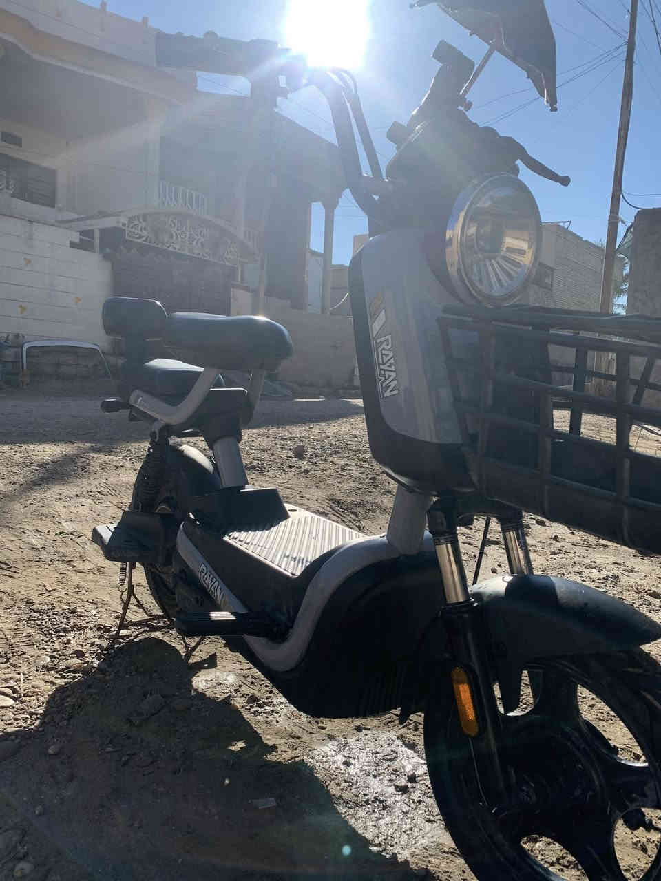 سلام عليكم دراجه شحن اللبيع
حجم 14 دراجه نضيفه مابيه أي عطل كلشي شغال بيه

مابيه أي نقص 

سعره 250 وبيه مجال بسيط حك الجيه

مكاني بغداد أبو غريب هاذه رقمي تصال أو وتساب 

***********
