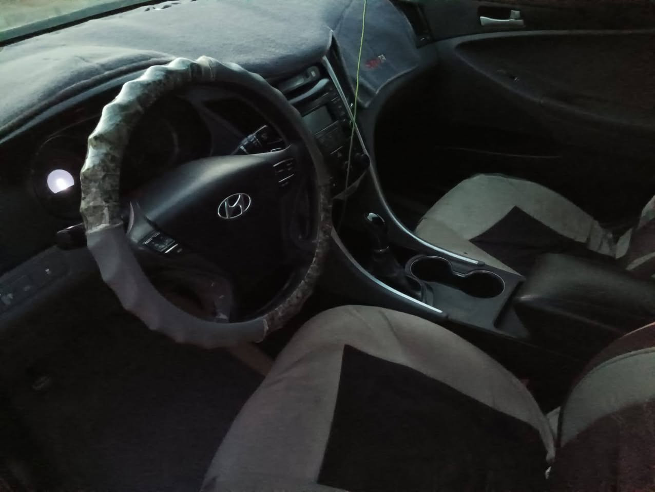 السلام عليكم للبيع سوناتا موديل 2014 وارد امريكي رقم بغداد إنكليزي تحويل مباشر السياره مكفوله من الحادث بيه فقط رشه داير الجاملغ الخلفي وشويه من الباب جهته العبري السياره بجم كبس عل شركه بدون دواخل كفاله لغود شواصي وحوض مكينة وكير جدد سياره مابيه اي نقص جاهزه مواصفات السوناتا الاعتيادية المعروفه السعر 107 وبيها مجال للشراي يتصل وبي خير ويدلل *********** 
عنوان بابل قضاء القاسم 
إخوان خاص ما اجاوب النجف, العراق
