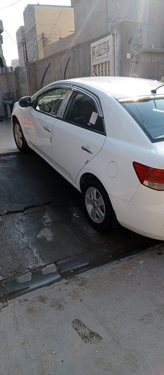 السلام عليكم 
سيراتو موديل 2013
بيها قطعتين تبديل بلادي تفصيخ نفس الون رقم ديالى السعر 102وبيها مجال العنوان ديالى بعقوبه ***********
