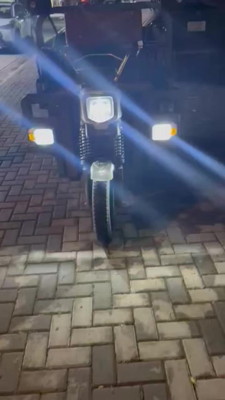 السلام عليكم ستوته موديل 2026
‏ما شاء الله حجم كبير مدرعة 
صار شهر يمي طالعة من معرض الامير ماخذهة مليونين و ١٥٠ الف 
وبدلت بطاريات قبل يومين شديت مسطرة الاصلي ابو ولد ٦ بطاريات ابو ٤٥ امبير صارن علية ب ٤٠٠ الف ستوته بعدهة بحالة الوكالة لا محملين بيهة ولا ماشية تحمل كافة الاوزان وتمشيك ٨٠ كيلو 
كلهة جكر بليت صبغ فرن حراري 
بريك هايدروليك امامي ورجل 
اي بي اس 
دسك رياضي
لو عالي ناصي 
العقل كبير 
 طول بدي متر ونص 
العرض متر 
كل بيبان تنفتح بدي قلاب جك خزن داخلي جوة كشن بيهة بكرات  لربط الحمل شاشة ديجتل ناطقة تجي تاخذهة من باب بيتي 
افحص وكلبهة بل يعجبك ترايك وين متريد وحته هم اذا تريد تحمل وتفحص هم حاضر 
صارت علية مليونين ٥٥٠ 
العنوان حي قاهرة 
السعر المطلوب مليون  و ٦٥٠ الف
***********
