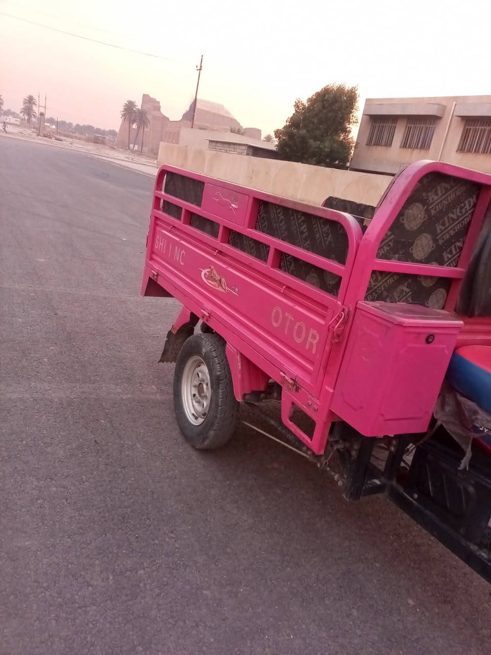 سلام عليكم ستوته البيع موديل ٢١ مكينه بلاديه وراق صوليه متفوع كمرك كهربائيّة كله  ركبه شاصي مكفولات ستوته ما جناي سعر ١٨٥٠وبيهة مجال ال شراي مكان بغداد المدائن رقم الهاتف ***********
