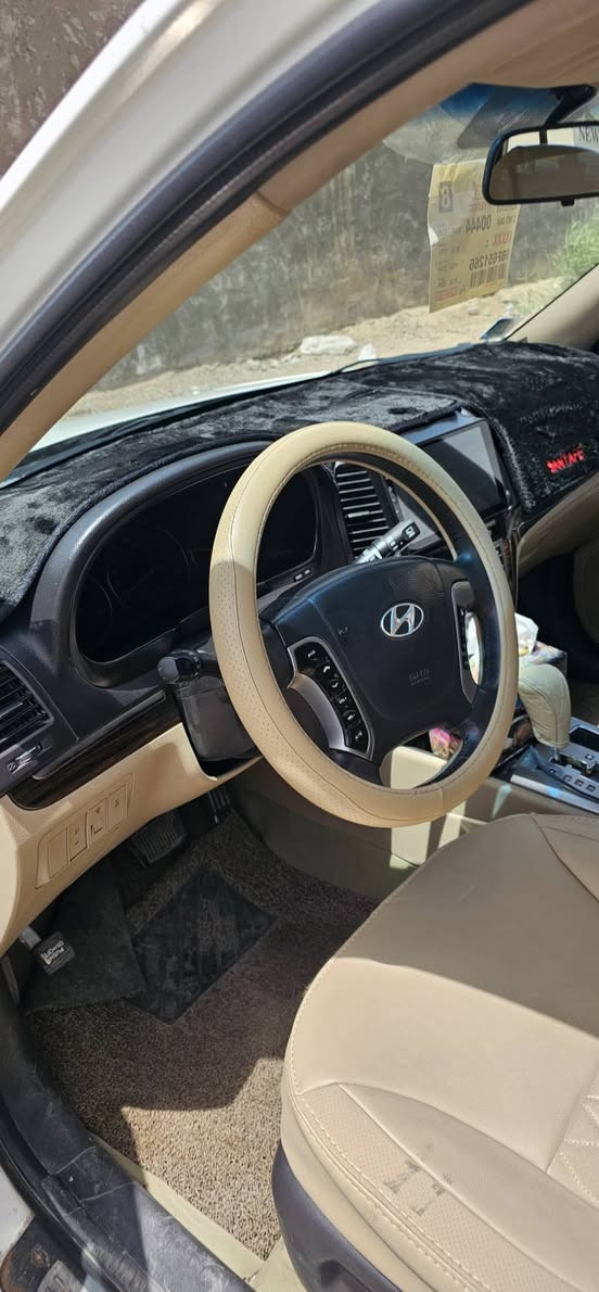 السلام عليكم سنتافي خليجي للبيع ٦سلندر رقم مميز فول مواصفات حادثها باب السايق والجاملغ السعر ١٣٨ وبيها مجال عنواني ناحية الوحدة رقم الهاتف ***********
