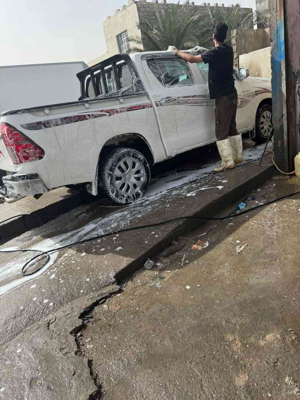 بيك اب هايلوكس 2016 
كاز كير عادي 
محرك جديد مشدود بعده مماشي 2000 كيلو 
كير حدادية  جديدة كهربائيات كامله  غرفة كلهن نظاف جدد 
شاشة اندرويد وكامره خلفيه 
هوك سحب ودرع امامي
تبريد تدفئه 
سويجين 
تخم تاير جديد 
سيارة كامله سنويه لنهاية 27 
سيارة بيه باب مبدل وصبغ مباوك بالباب الثاني مال السايق .. 
السعر 170 بيه مجال قليل 
الاتصال على الرقم 
‏‭0770 068 3578
بغداد الاسكان 
‭
