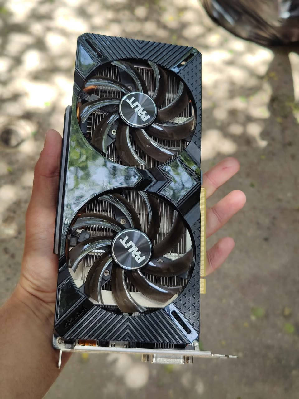 كرت شاشة اقصى حرارة تحت الضغط 62
استخدام العاب فقط شخصي ونظيف جدا 
GTX 1660 SUPER  
اخو الجديد  مضمون ومكفول 
يتوفر توصيل 5 الاف
او تجي تاخذه بغداد
سعر 175 (اخو الجديد)
قطعة واحدة فقط بغداد, العراق


**إذا كنت صاحب هذا الإعلان وتريد حذفه لأي سبب، رجاءا أرسل رسالة إلى الدعم الفني**