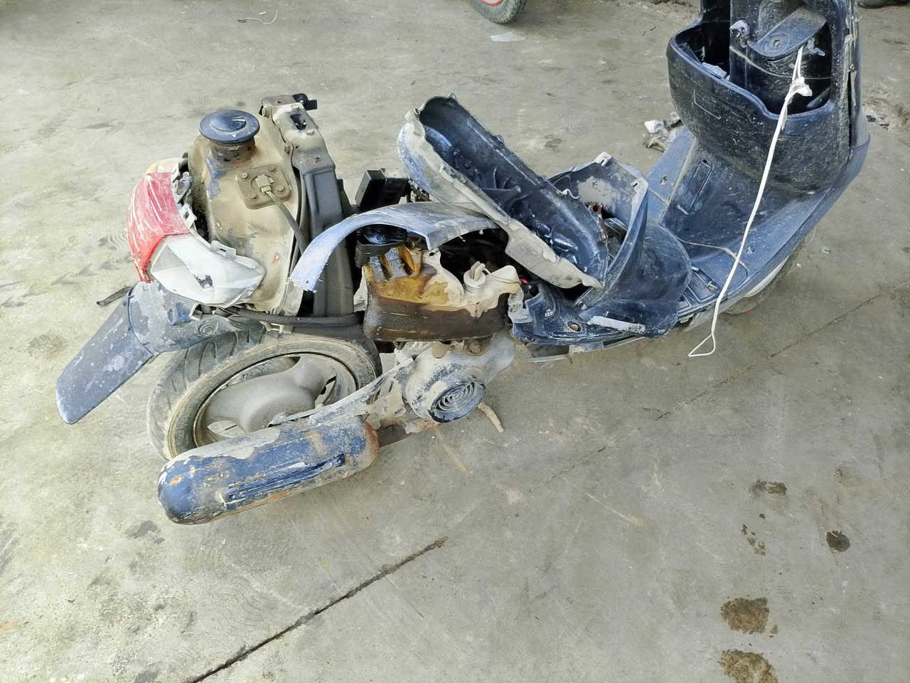 ماطور بوتين للبيع دبل سكريتر قفل اكسن سعرو مناسب مستعجل على بيعتو عنوان حي البكر قرب  جامع البديع لتواصل ***********
