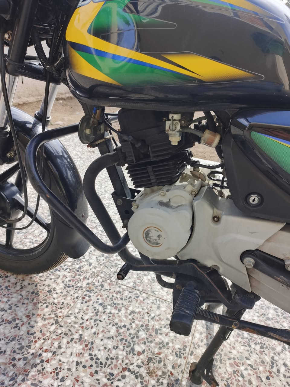 السلام عليكم دراجه بوكسر كلاسك للبيع  اوراق اصولي موديل 2022 المكان بغداد الحسينية الراشدية السعر مليون 250 وبيها مجال رقم الهاتف ***********
