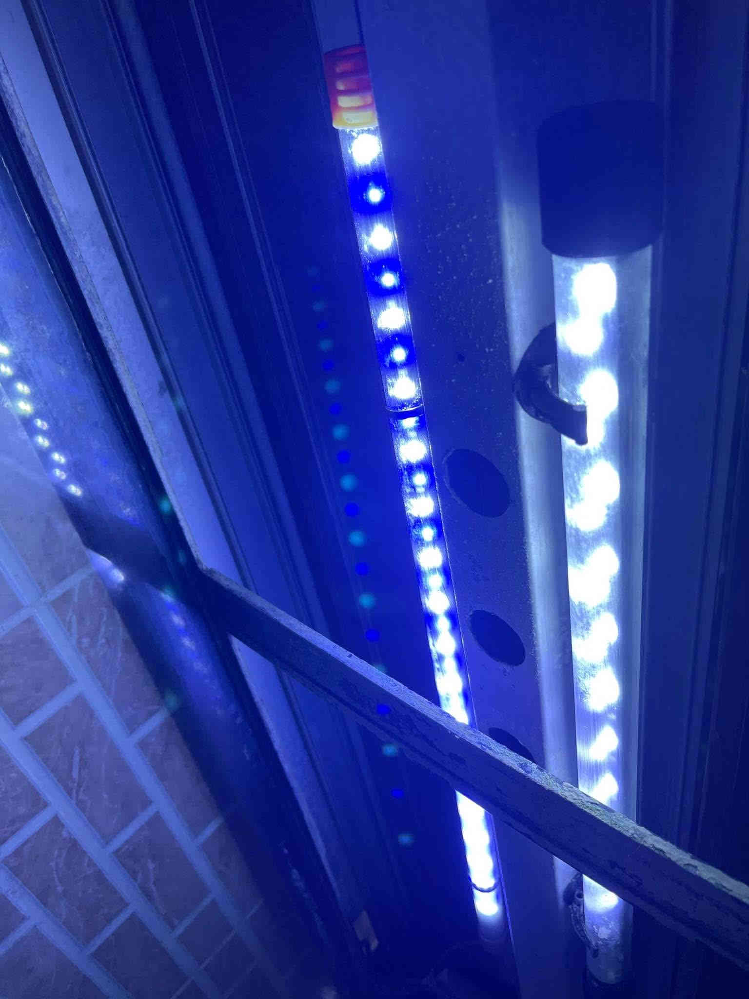 حوض سمك مع بوفيه وكامل المستلزمات 
قياس الحوض120x40x50 
بوفيات 3 
مستلزمات فلتر هيتر طعام وادويه للاسماك 
للمزيد من الاستفسار مراسله عالخاص *********** أربيل
