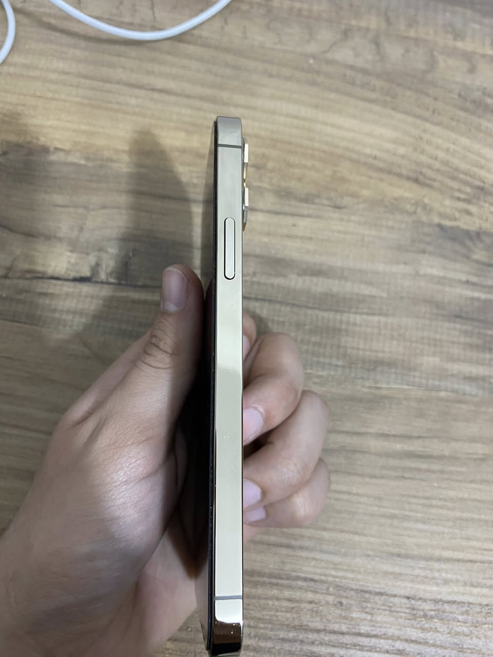 أيفون 12 برو برو ))وتر بروف ما مفتوح نهائياً
ذاكره ٢٥٦ 
نموذج M 
بطارية 78 بلادية
 بي السماعه الفوك واكفة فقط شوف الصور زين
محلقات عدسات ولزكة وحافظة وكيبل 
السعر ٢٩٠ 
مكاني بغداد مدينة الصدر ***********
