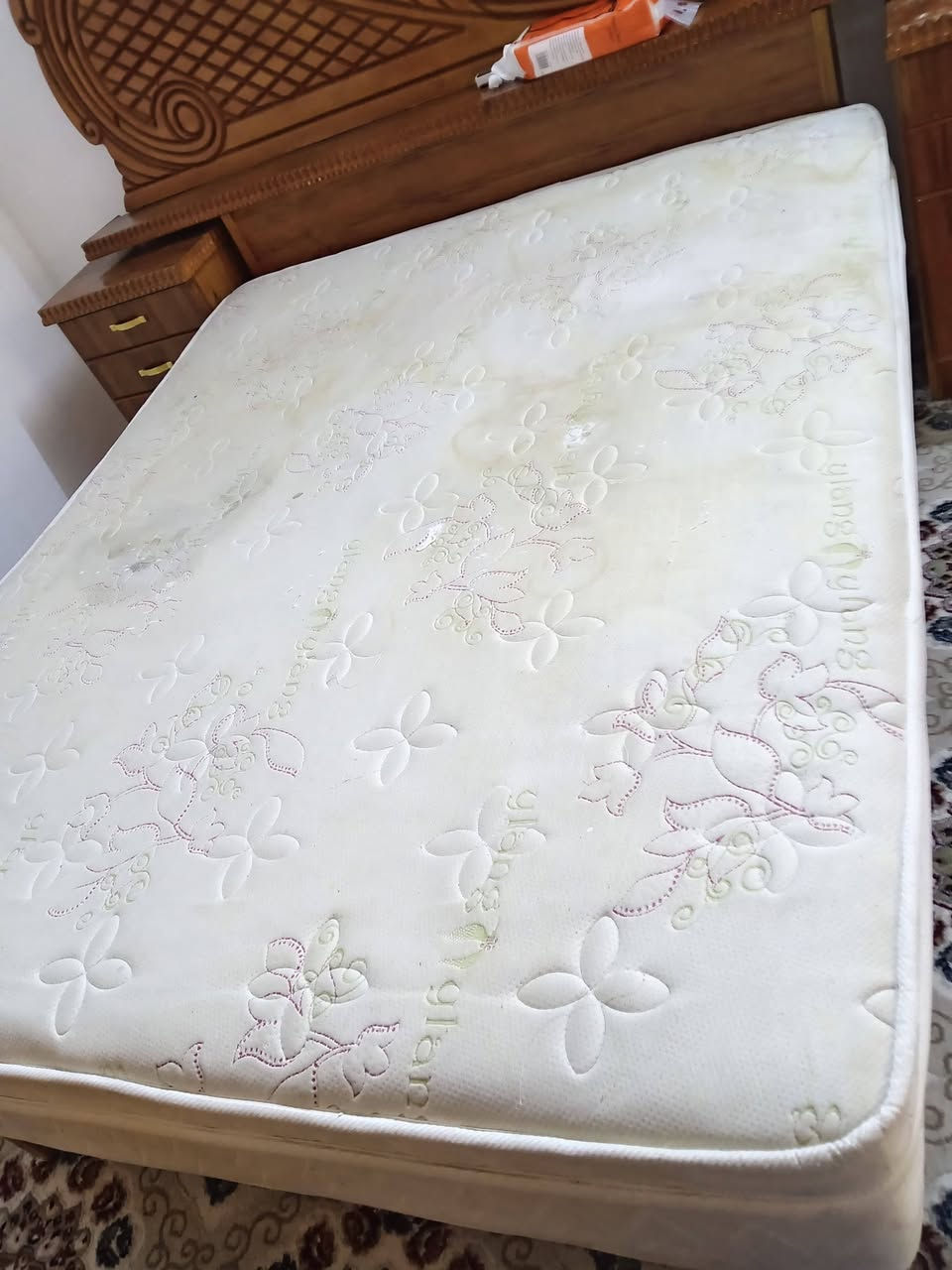 دوشك سبرنكات شرط لاديس ولاشي سعرو 60الف الي يحب يتواصل ***********
