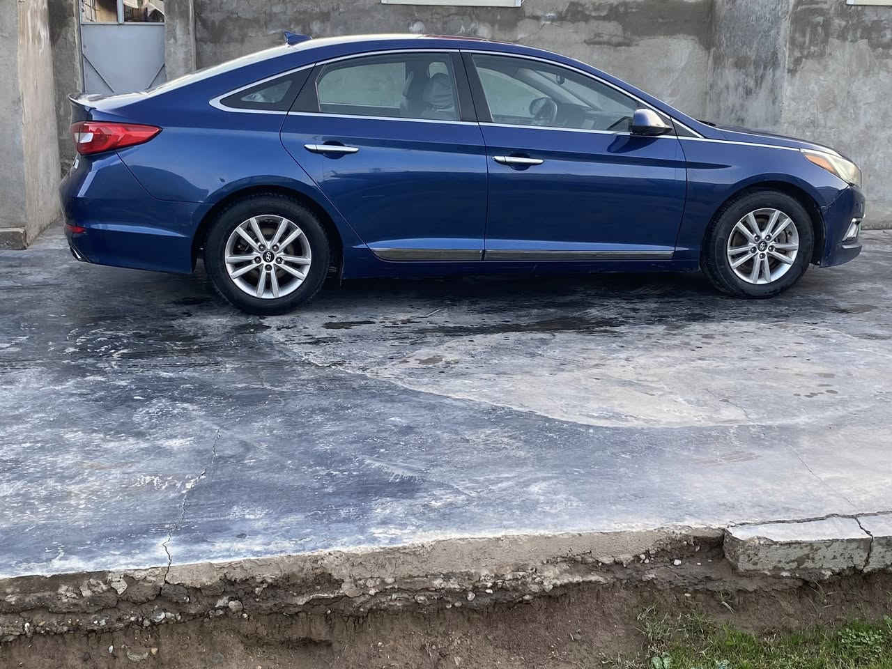 السلام عليكم 

للببيع فقط وبسعر مناسب السعر 108 ومجال قليل 

سوناتا 17 سليمانيه باسمي ماشيه 92 وارد ضرر مرفق 

وبيها بالعراق الباب الخلفي الايسر مبدل جاهزه بدون نقص

كير صدر محرك تبريد كله مكفول عنوان التاجي 

هـ ***********
