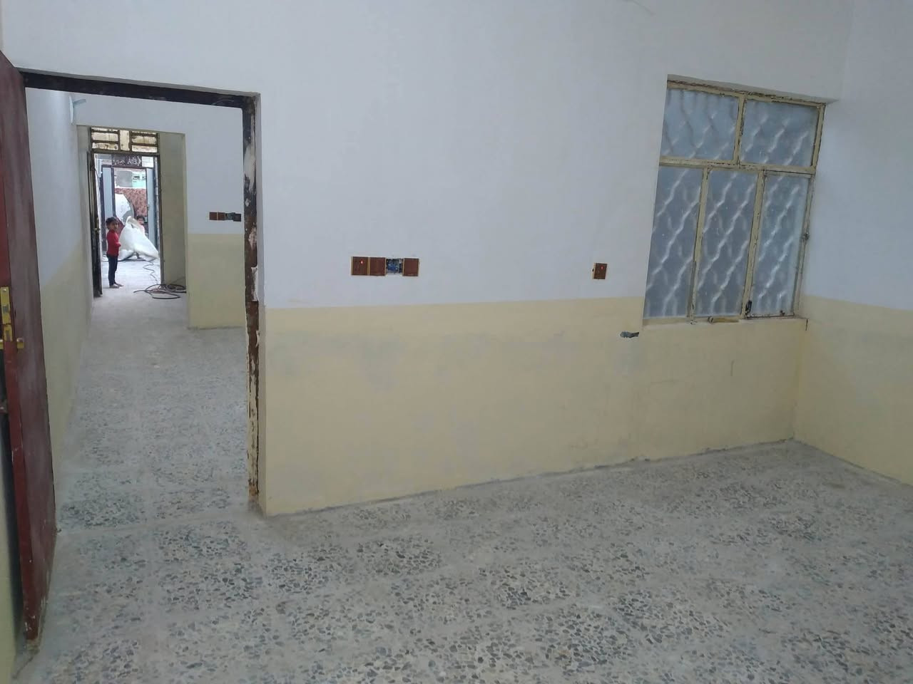سلام عليكم بيت للبيع البراكيه شارع المطار القديم قرب جامع القبه الذهبيه طابو زراعي غرفه وصاله ومطبخ وصحيات بيت نضيف للستفسار واتساب @***********
