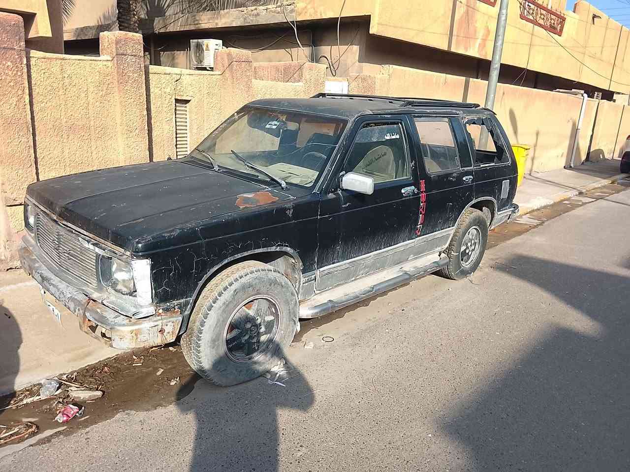 للبيع  سياره جيب موديل 94
محرك وكير veve teمحرك جنون ثنين ونص
تايرات جدد تخم رقم كركوك 
سنويه ورقيه 
رقم ***********
مكان السيارة انبار
لم اجد صاحب السنويه
